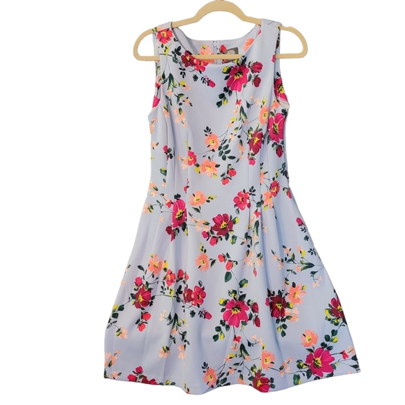 Vince Camuto Dresses & Skirts - NWT Vince Camuto fit and flare floral dress- 12